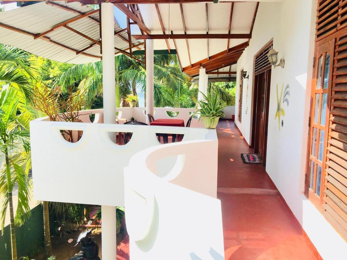Sunrise Guest House & Restaurant Tangalle Buitenkant foto