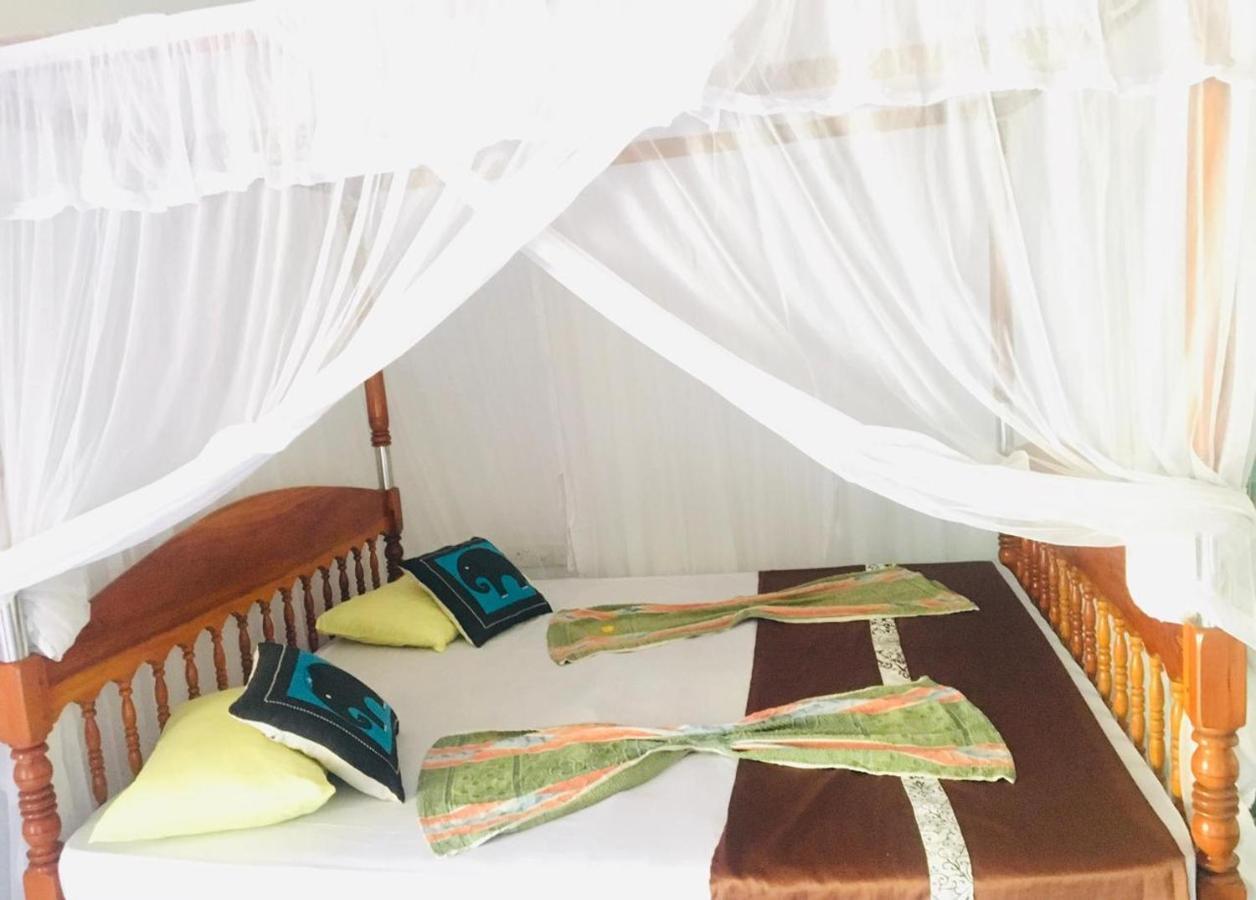 Sunrise Guest House & Restaurant Tangalle Buitenkant foto