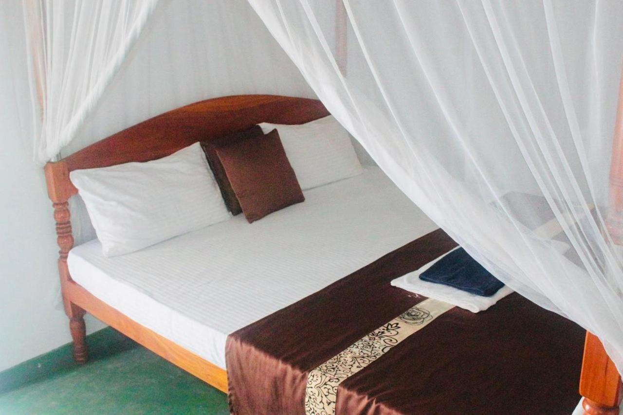 Sunrise Guest House & Restaurant Tangalle Buitenkant foto