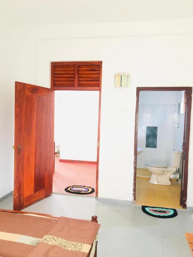 Sunrise Guest House & Restaurant Tangalle Buitenkant foto