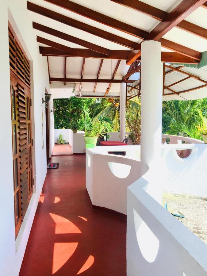 Sunrise Guest House & Restaurant Tangalle Buitenkant foto