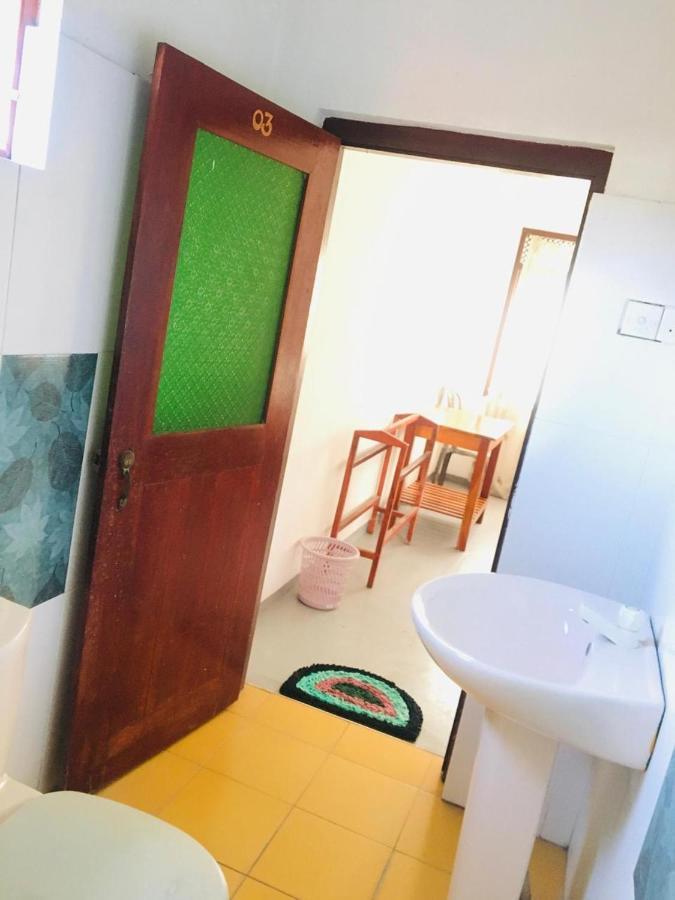 Sunrise Guest House & Restaurant Tangalle Buitenkant foto