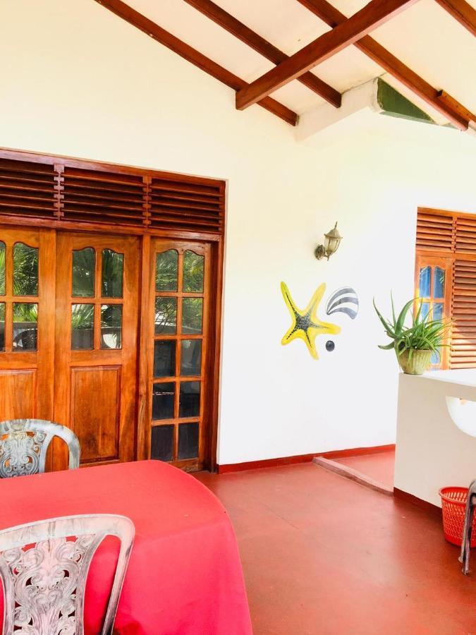 Sunrise Guest House & Restaurant Tangalle Buitenkant foto