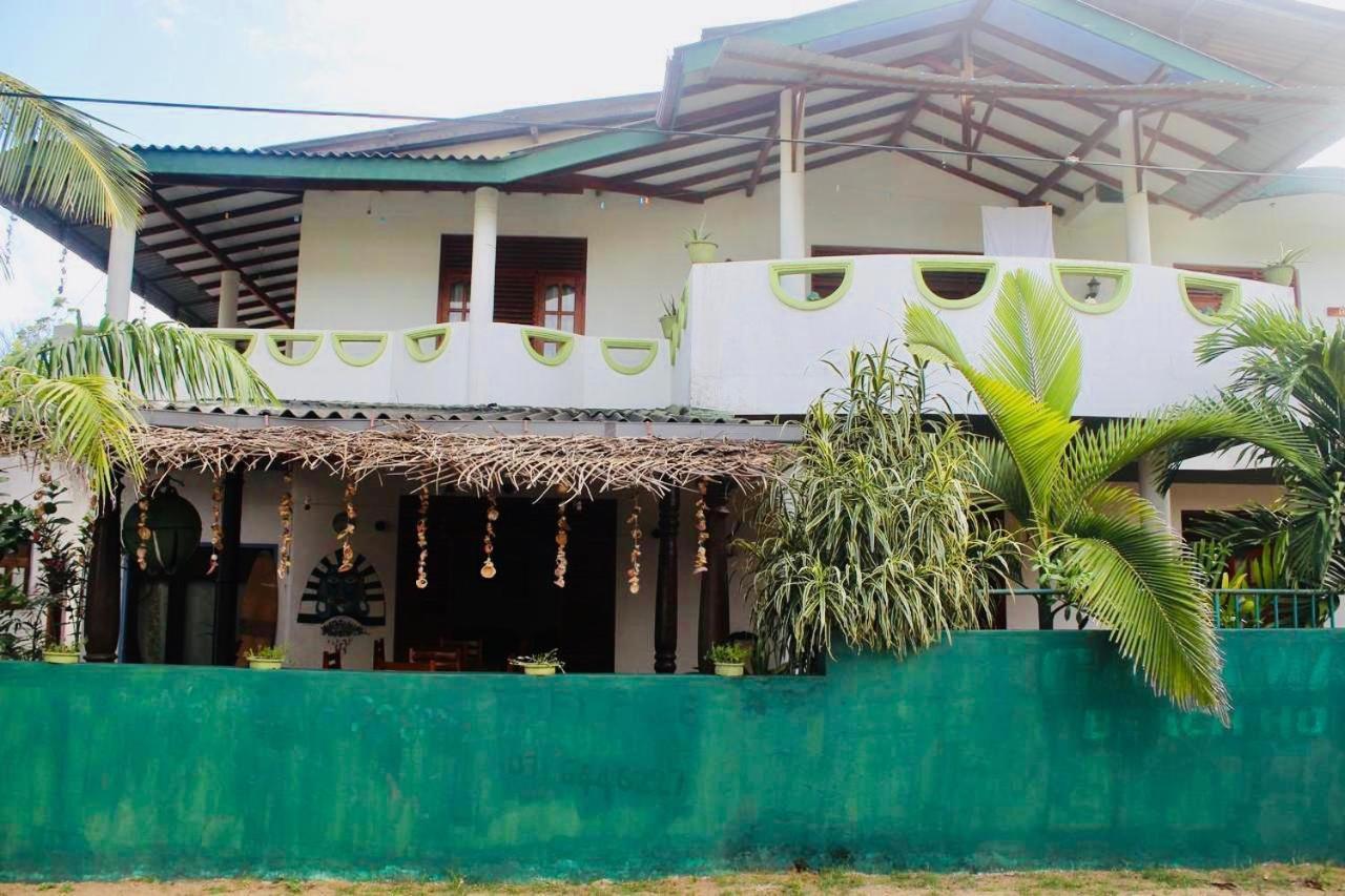 Sunrise Guest House & Restaurant Tangalle Buitenkant foto