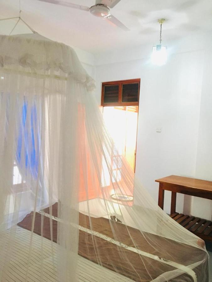 Sunrise Guest House & Restaurant Tangalle Buitenkant foto