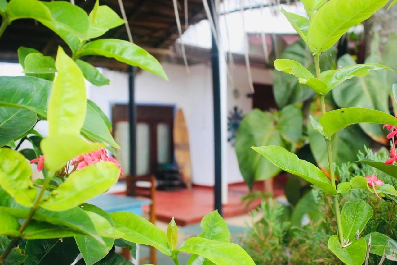 Sunrise Guest House & Restaurant Tangalle Buitenkant foto