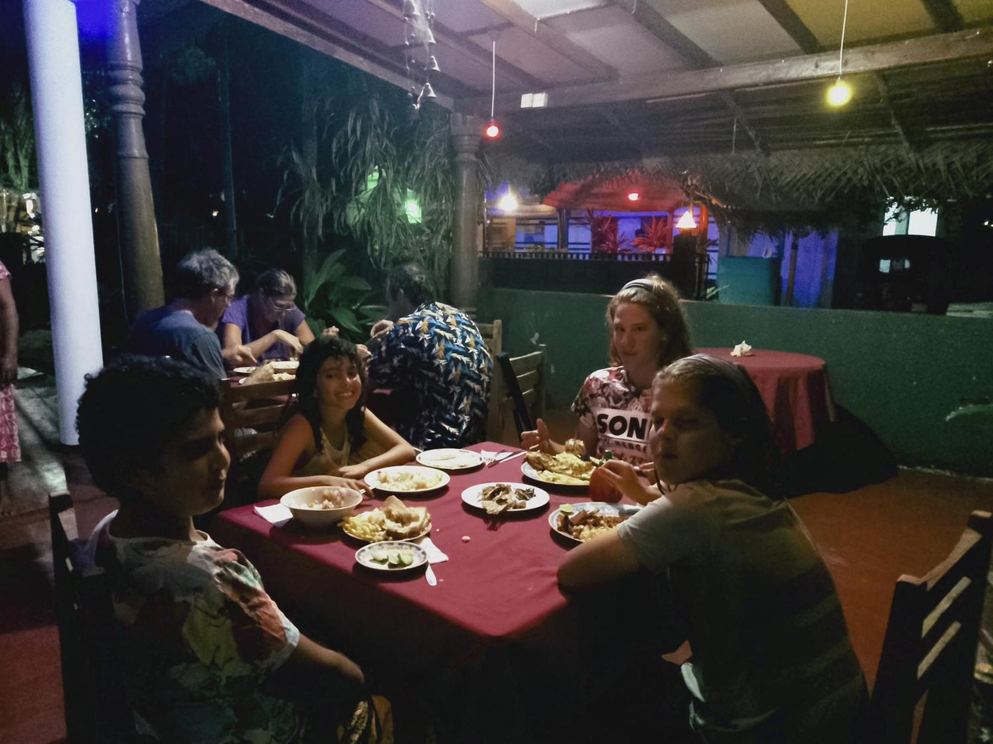 Sunrise Guest House & Restaurant Tangalle Buitenkant foto