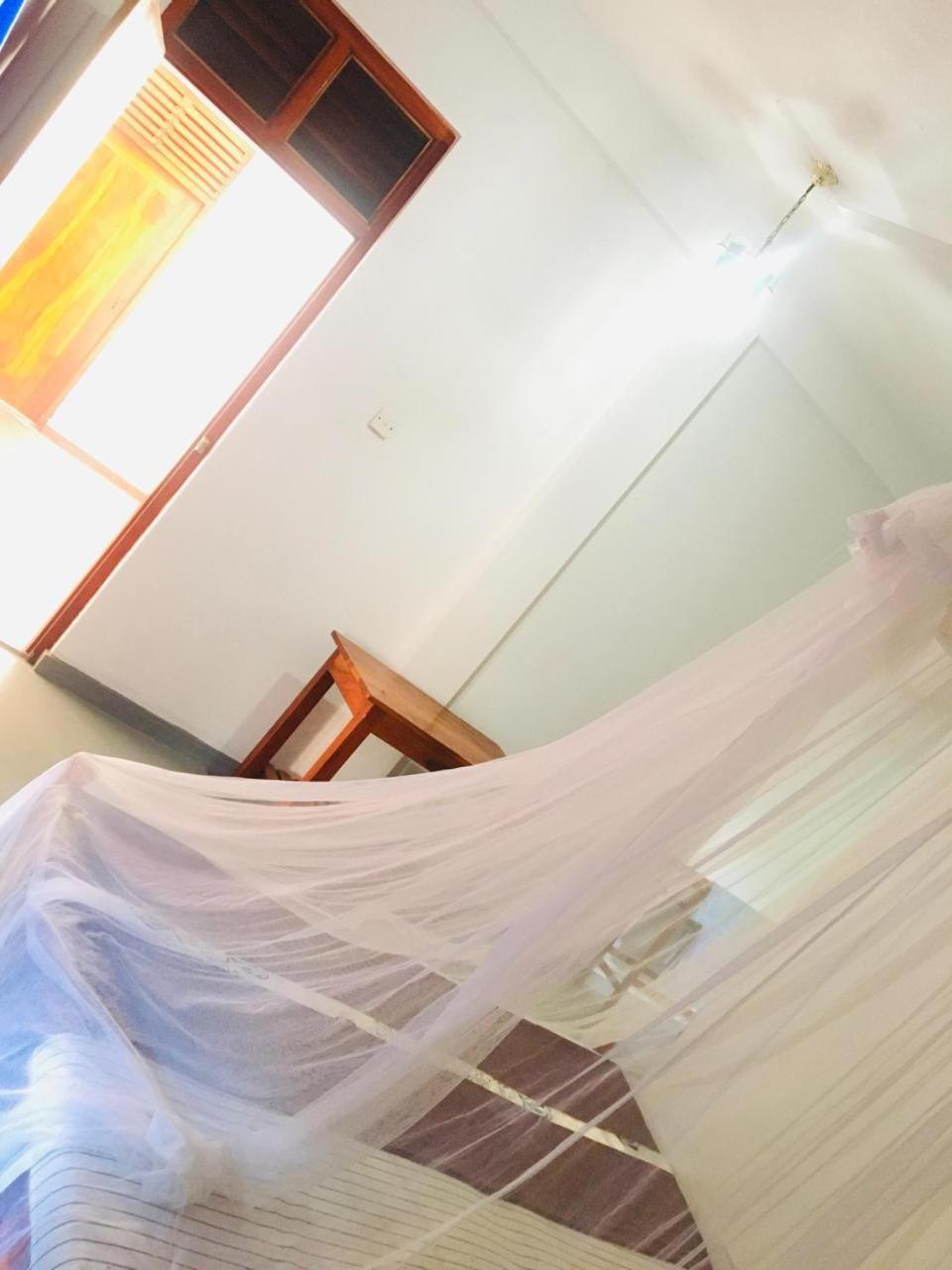 Sunrise Guest House & Restaurant Tangalle Buitenkant foto