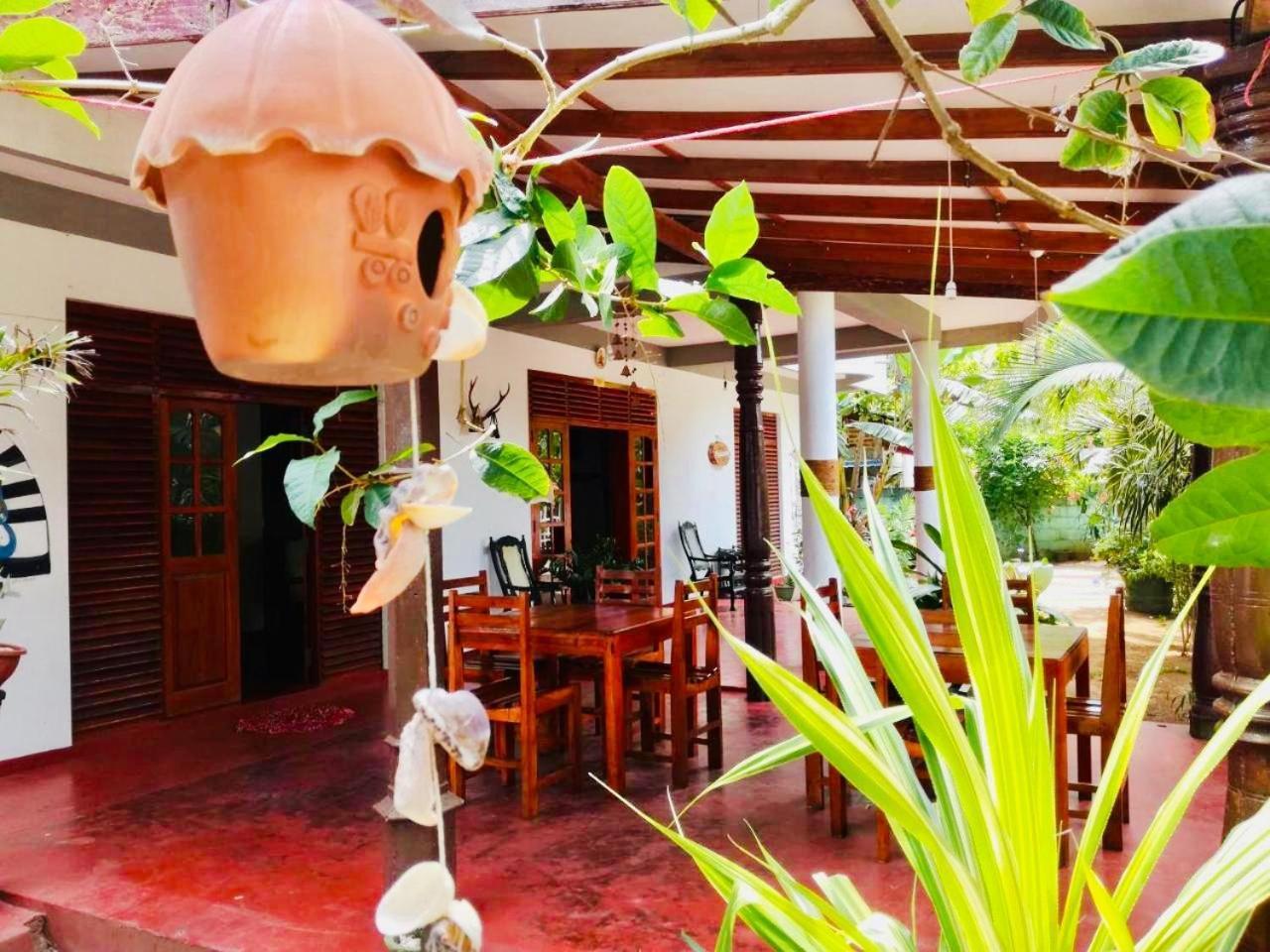 Sunrise Guest House & Restaurant Tangalle Buitenkant foto